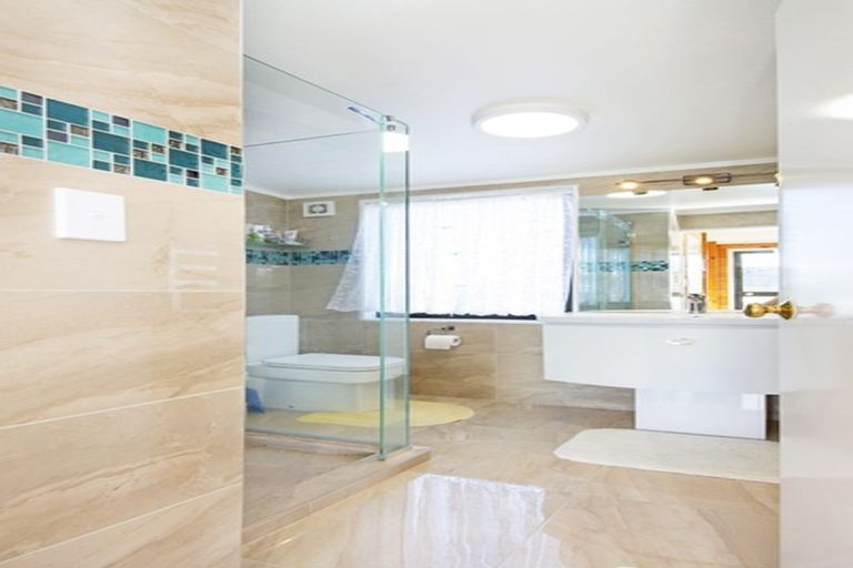 Photo of property in 38 Mccahill Views, Botany Downs, Auckland, 2010