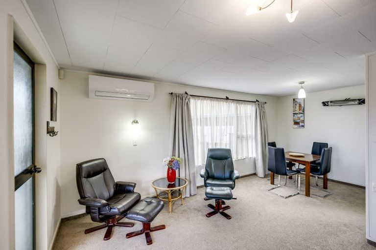 Photo of property in 1/11 Hetley Crescent, Taradale, Napier, 4112