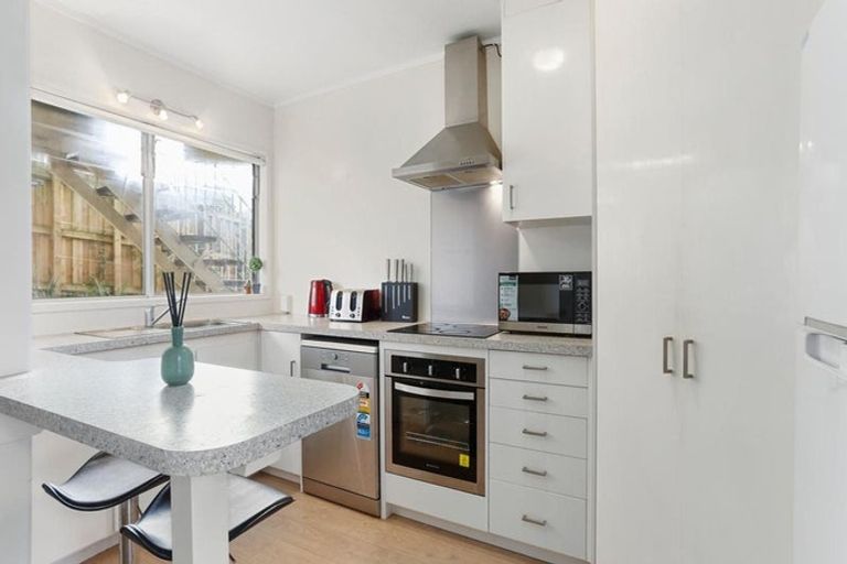 Photo of property in 2/23b Hillsborough Road, Hillsborough, Auckland, 1042