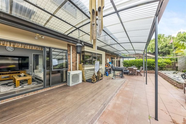 Photo of property in 1 Seresin Crescent, Flat Bush, Auckland, 2016