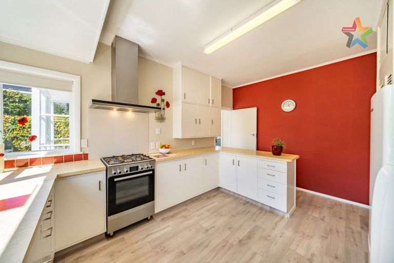 Photo of property in 14a Wai-iti Crescent, Woburn, Lower Hutt, 5010