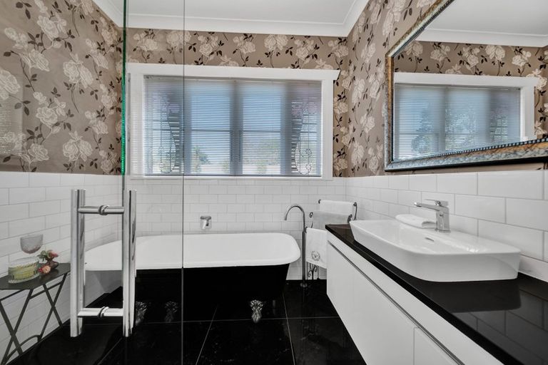 Photo of property in 331 Barrett Road, Omata, New Plymouth, 4374