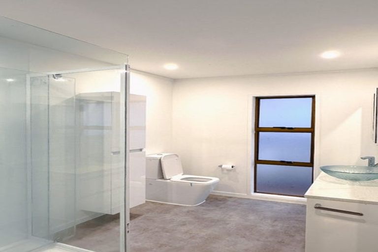 Photo of property in 2/13 Phoenix Place, Papatoetoe, Auckland, 2025