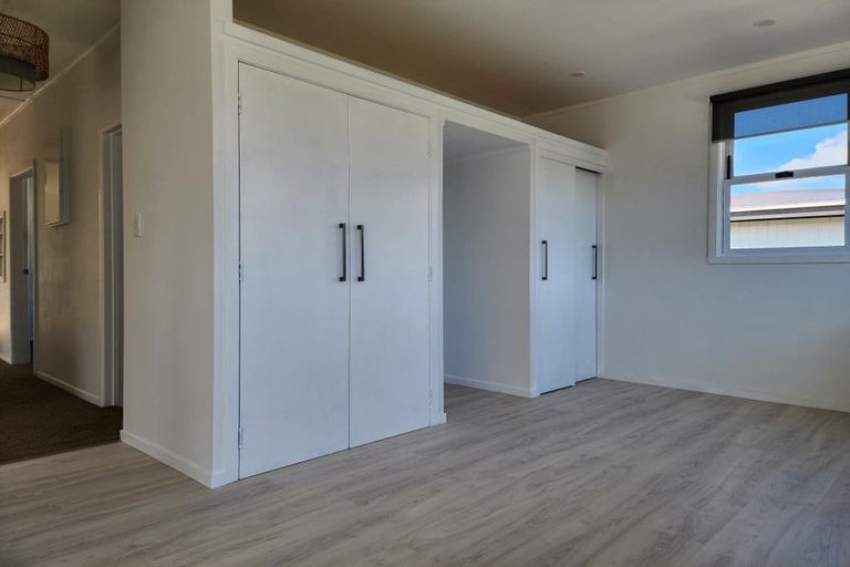 Photo of property in 464 South Road, Omata, New Plymouth, 4374