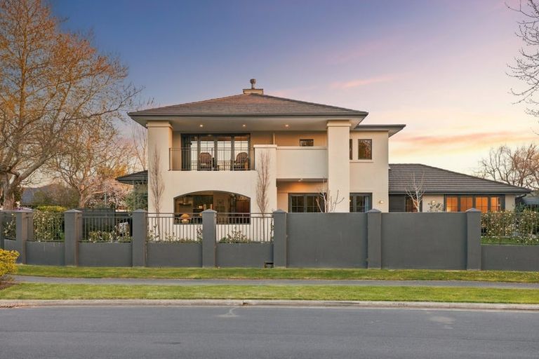 Photo of property in 40 Willowview Drive, Redwood, Christchurch, 8051