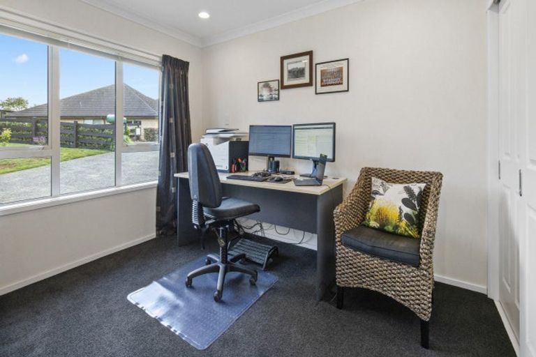 Photo of property in 24 Glencairn Place, Buckland, Pukekohe, 2677