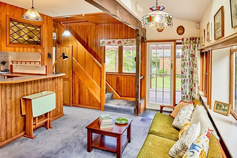 Photo of property in 25 Mahoe Street, Eastbourne, Lower Hutt, 5013