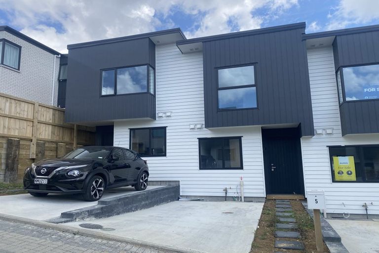 Photo of property in 5 Kautawa Lane, Massey, 0614