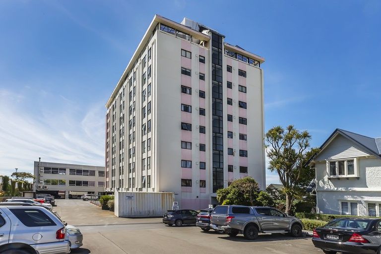 Photo of property in Hobson Court Flats, 42/70 Hobson Street, Thorndon, Wellington, 6011