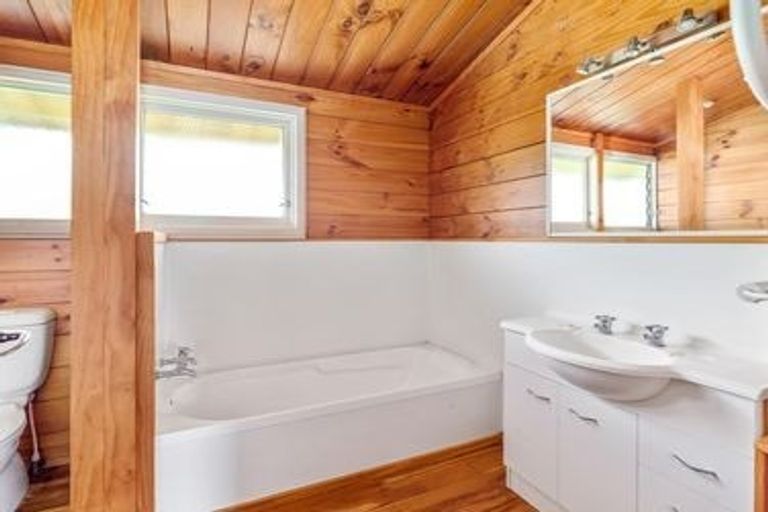 Photo of property in 48 Mountain Road, Western Heights, Rotorua, 3015