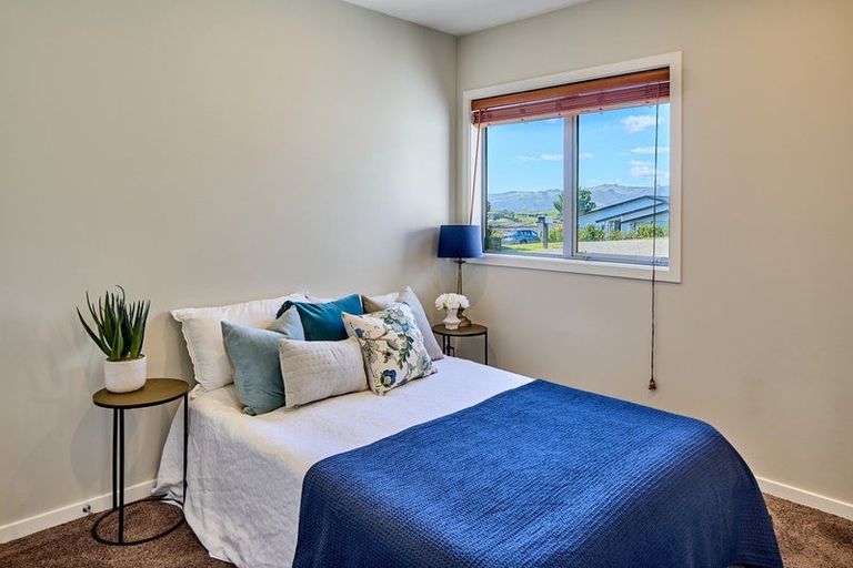 Photo of property in 107 Endeavour Drive, Whitby, Porirua, 5024