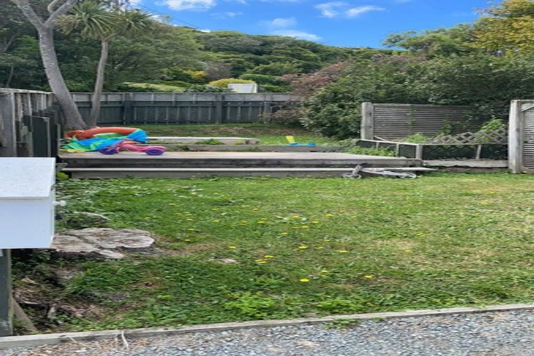 Photo of property in 1 Cyril Way, Paparangi, Wellington, 6037