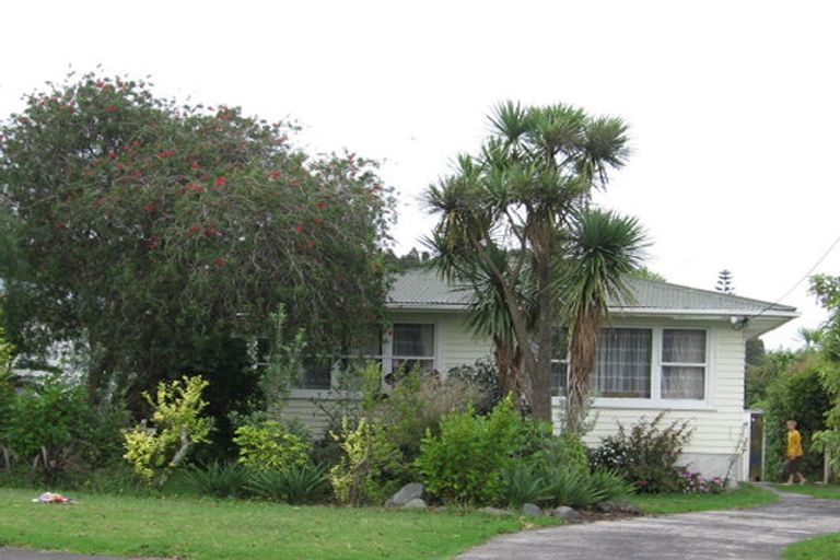 Photo of property in 26 Huruhuru Road, Massey, Auckland, 0614