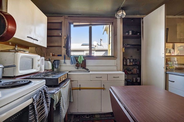 Photo of property in 82 Railway Street, Eltham, 4322