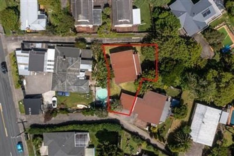 Photo of property in 2/35a Rangatira Road, Beach Haven, Auckland, 0626