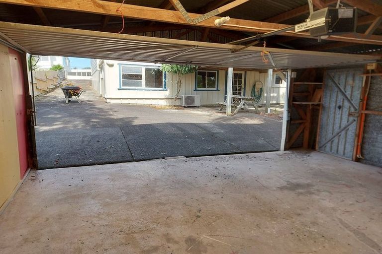 Photo of property in 106 Calliope Road, Stanley Point, Auckland, 0624