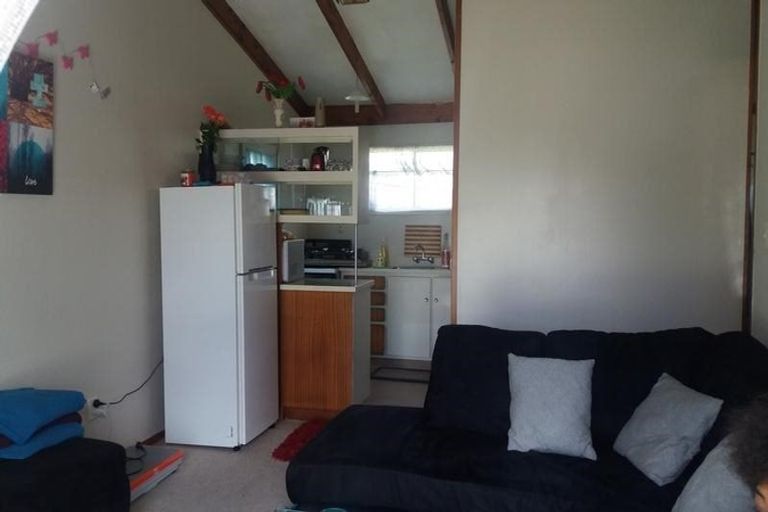 Photo of property in 2 Vera Road, Te Atatu South, Auckland, 0610