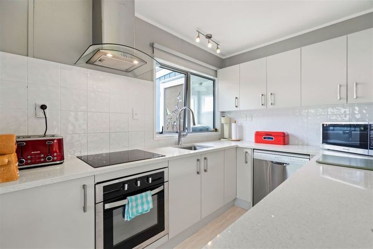 Photo of property in 1/33 Halberg Street, Glenfield, Auckland, 0629