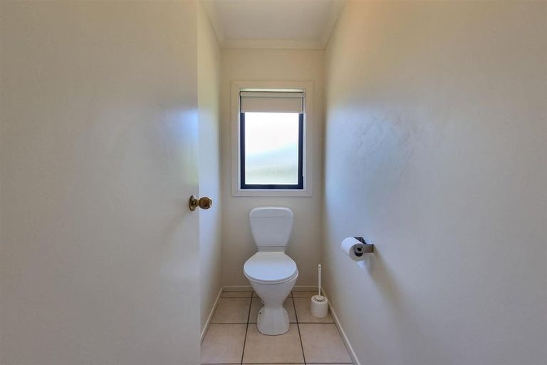 Photo of property in 37 Heathglen Place, Bayview, Auckland, 0629