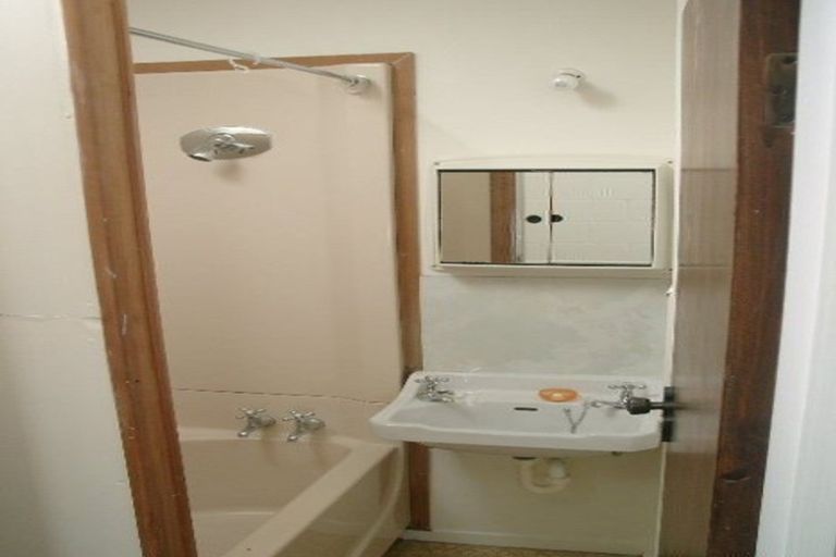 Photo of property in 2/20 Frankmoore Avenue, Johnsonville, Wellington, 6037