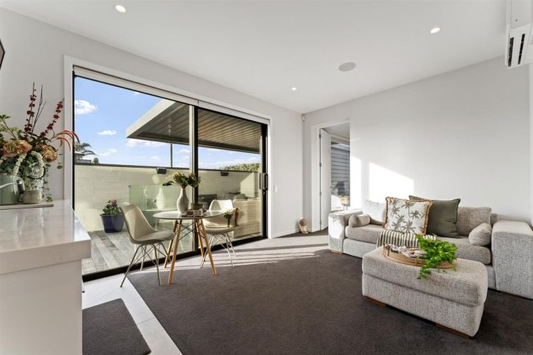 Photo of property in 30 Caroline Heights, Omaha, 0986