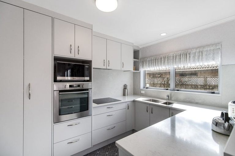 Photo of property in 240 Grandview Road, Western Heights, Hamilton, 3200