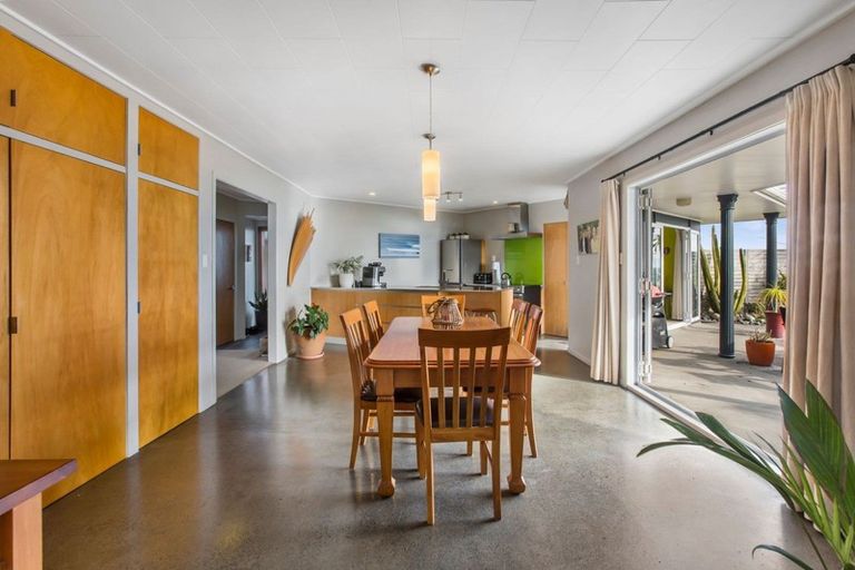 Photo of property in 94 Messenger Terrace, Oakura, 4314