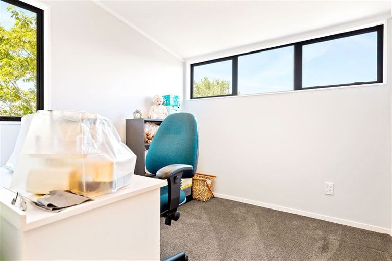 Photo of property in 43c Taioma Crescent, Te Atatu Peninsula, Auckland, 0610
