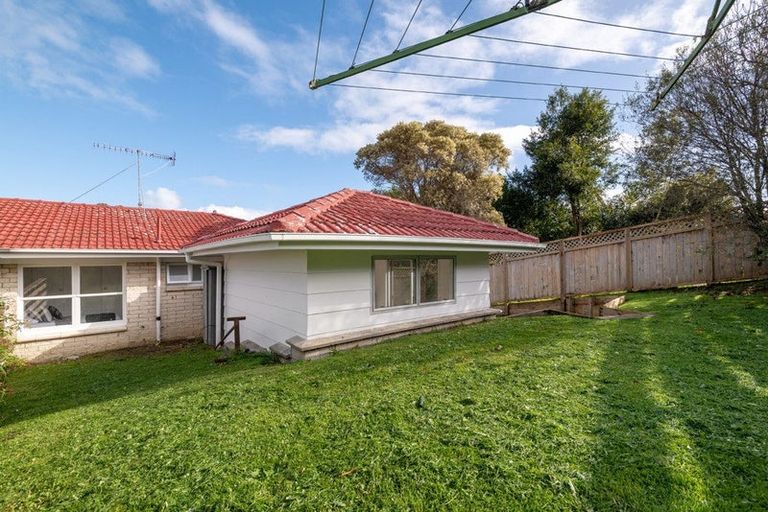 Photo of property in 2/5 Battle Place, Glenfield, Auckland, 0629