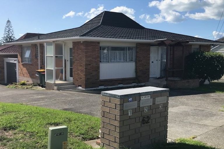 Photo of property in 2/62 Uxbridge Road, Mellons Bay, Auckland, 2014