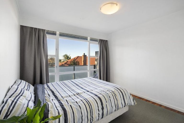 Photo of property in 5/77 Old Lake Road, Narrow Neck, Auckland, 0624