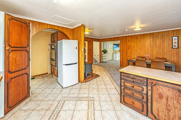 Photo of property in 35 Weraroa Road, Waverley, 4510