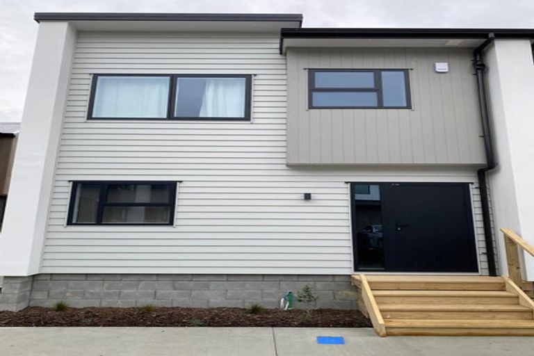 Photo of property in 8/64 Glen Road, Stokes Valley, Lower Hutt, 5019