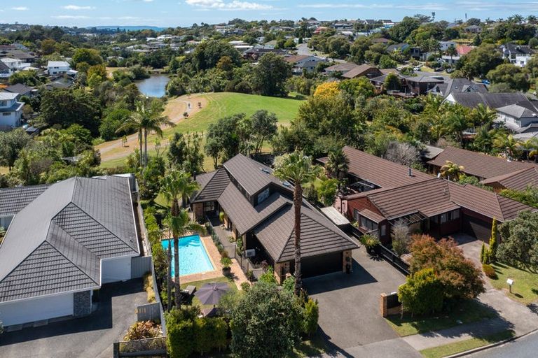 Photo of property in 5 Crestview Place, Browns Bay, Auckland, 0630