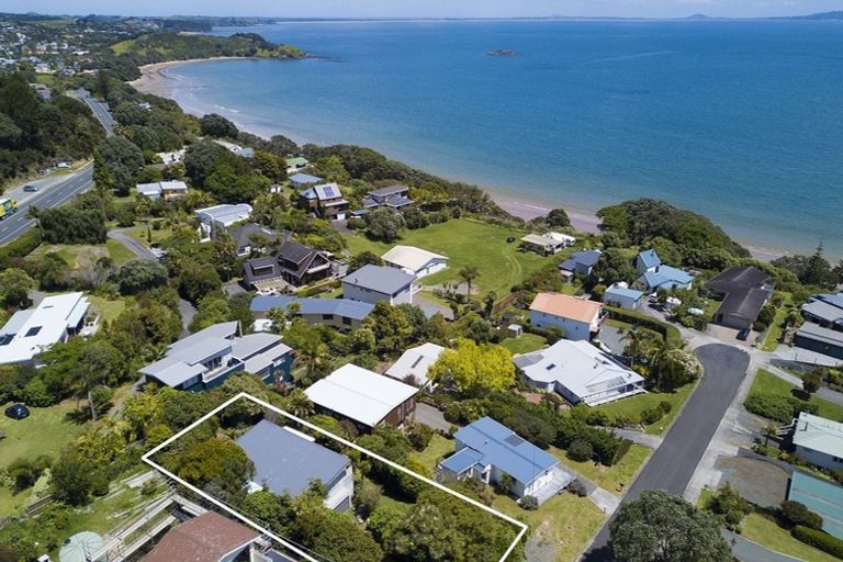 Photo of property in 10 Kupe Road, Coopers Beach, 0420