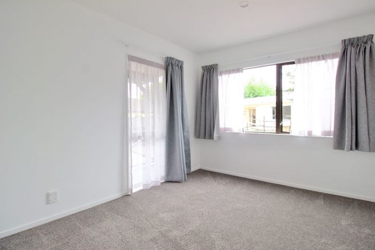 Photo of property in 3/708 Swanson Road, Swanson, Auckland, 0612