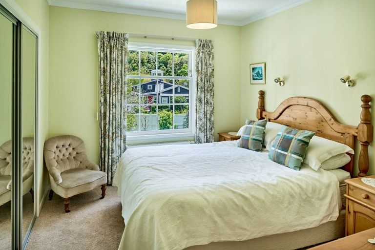 Photo of property in 100 Cheviot Road, Lowry Bay, Lower Hutt, 5013