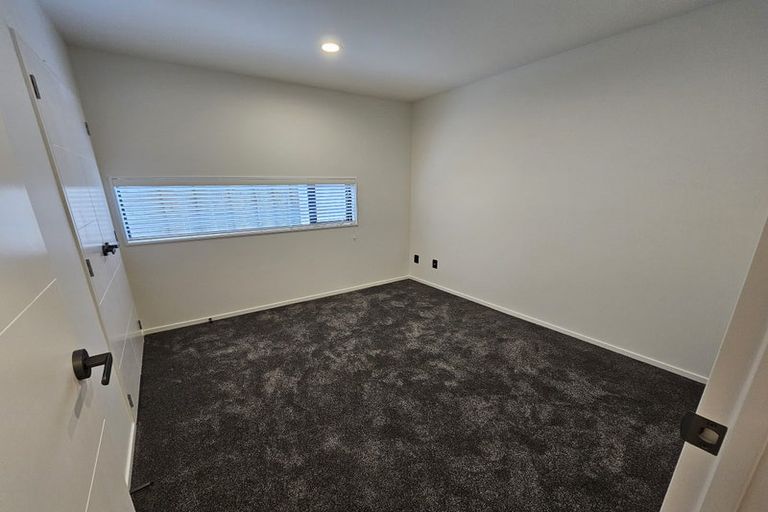 Photo of property in 2a Embling Place, Eastern Beach, Auckland, 2012