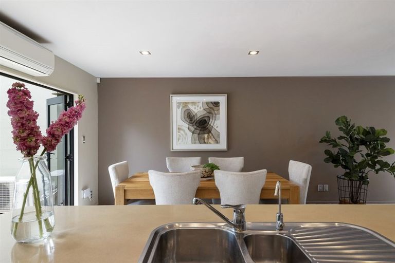 Photo of property in 2/71 Pupuke Road, Northcote, Auckland, 0627