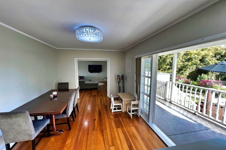 Photo of property in 20 Longbill Place, Glendene, Auckland, 0602