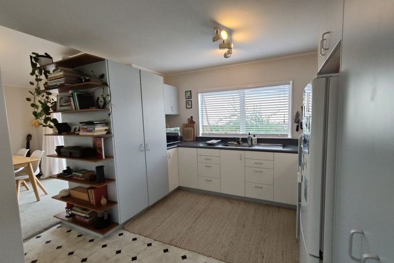 Photo of property in 2/28 Caribbean Drive, Unsworth Heights, Auckland, 0632