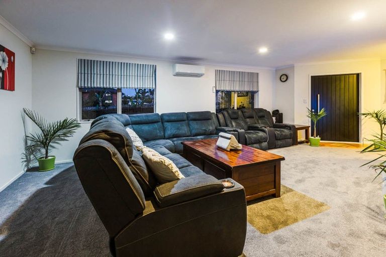 Photo of property in 14 Norman Close, The Gardens, Auckland, 2105