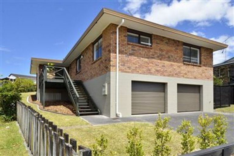 Photo of property in 19 Petrel Place, Massey, Auckland, 0614