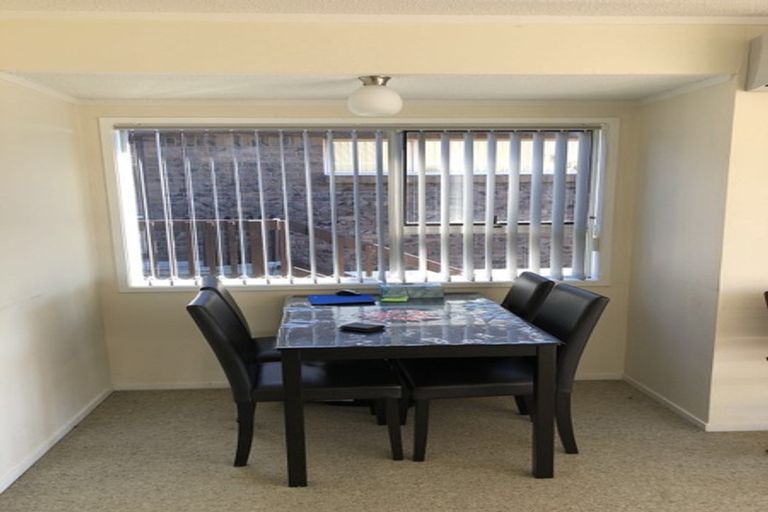 Photo of property in 1/309 Wairau Road, Totara Vale, Auckland, 0627