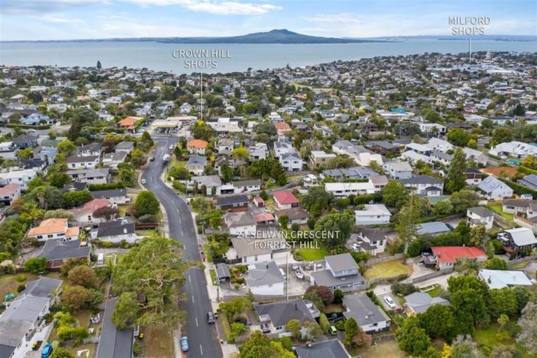 Photo of property in 2/24 Selwyn Crescent, Forrest Hill, Auckland, 0620