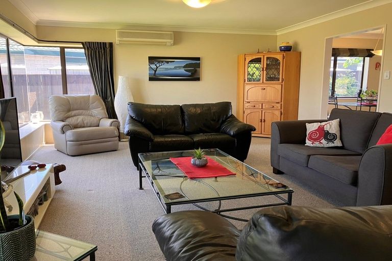 Photo of property in 18 Bishops Close, Greenmeadows, Napier, 4112