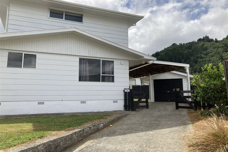 Photo of property in 75a Hampden Street, Picton, 7220