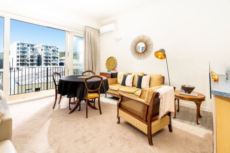 Photo of property in De Vere Apartments, 10/23 Tennyson Street, Te Aro, Wellington, 6011