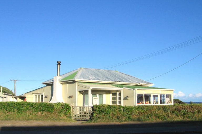 Photo of property in 1 Rangiuru Road, Otaki Beach, Otaki, 5512