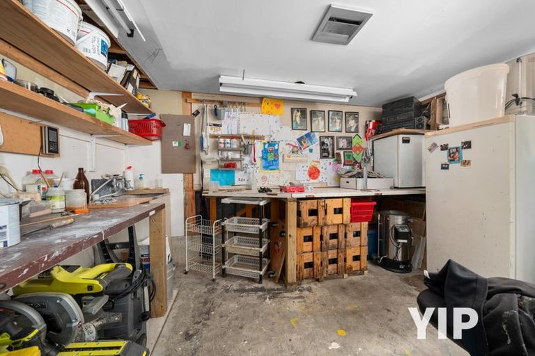 Photo of property in 15 Robert Street, Newlands, Wellington, 6037